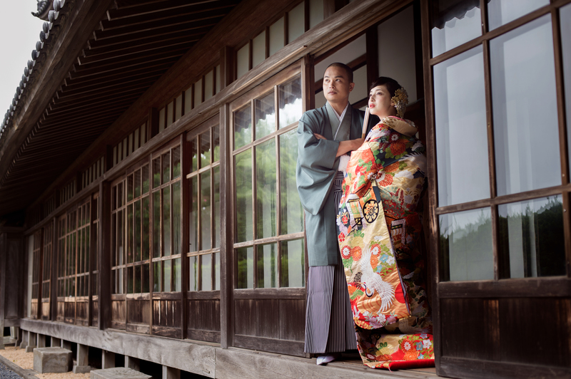 龍口寺で色打掛を着て