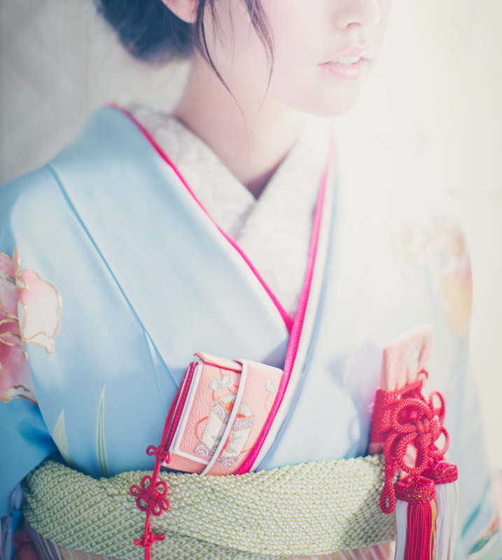CLASSY. WEDDING掲載の引き振袖『水色花菖蒲の調』