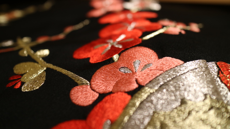 手刺繍のほどこされた引き振袖