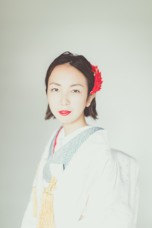 ご結婚済のお二人の撮影。ご年齢やジェンダー、国籍、パートナーシップの形など、多様な形の絆を結ぶお客さまのお手伝いもさせていただきます。