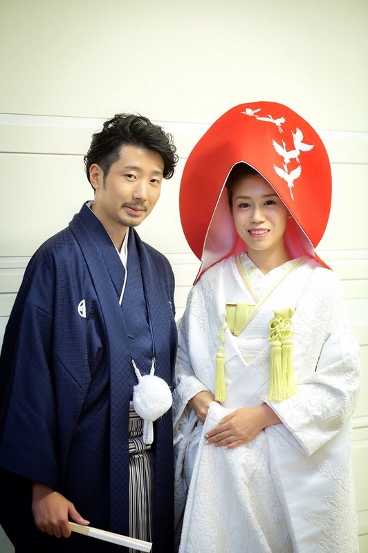 白無垢に赤い綿帽子の先輩花嫁さま