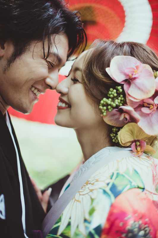 白無垢と色打掛でCUCURUフォトプランをされた和装花嫁さまをご紹介いたします:色打掛姿も可憐ですね