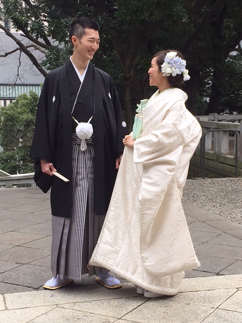 白無垢と黒紋付の新郎新婦さま