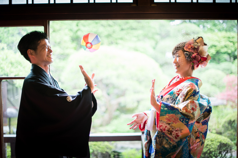CUCURUフォトプランでロケーション撮影をされた和装花嫁さまのご紹介(色打掛):色打掛で前撮りされた先輩花嫁さま