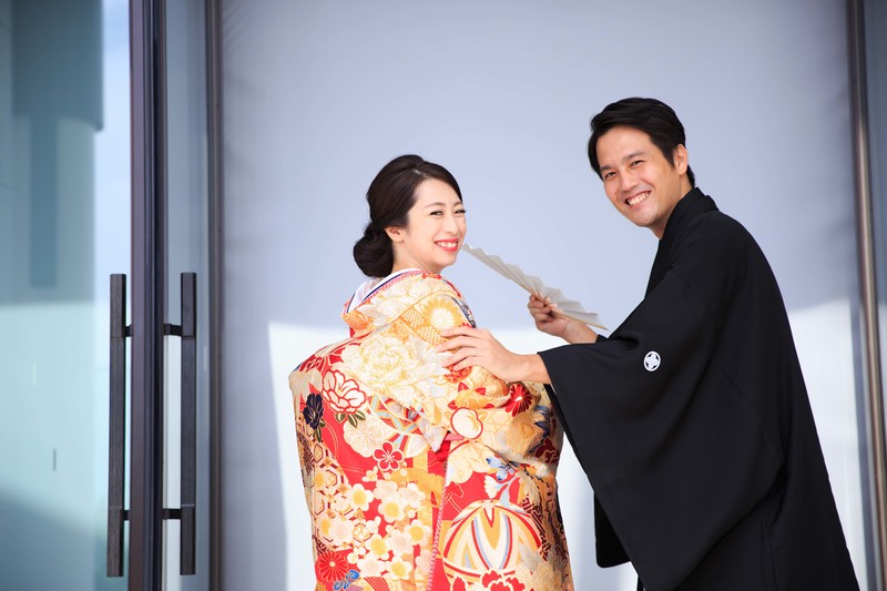 アンダーズ東京で結婚式をされた和装花嫁さまをご紹介いたします(色打掛):色打掛で可愛らしい後ろ姿