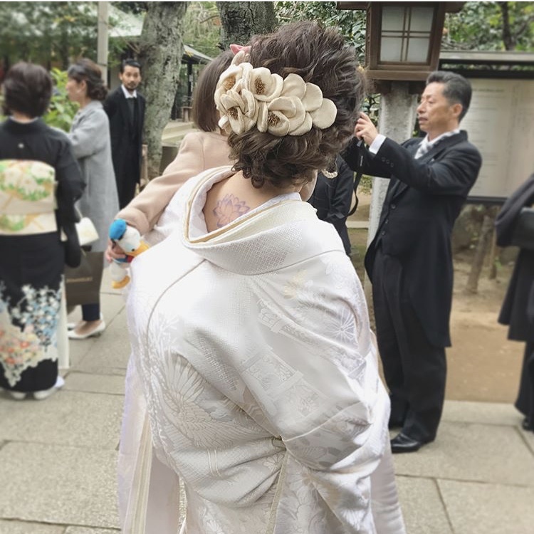 お式を挙げられた和装花嫁さまのコーディネートをご紹介いたします(白無垢):白無垢の後ろ姿